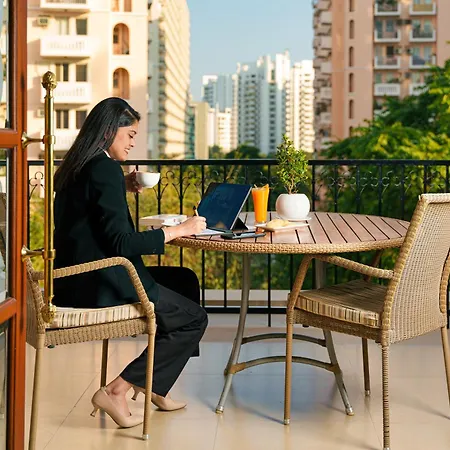Dlf Club 5 Hotel Gurgaon Exterior photo