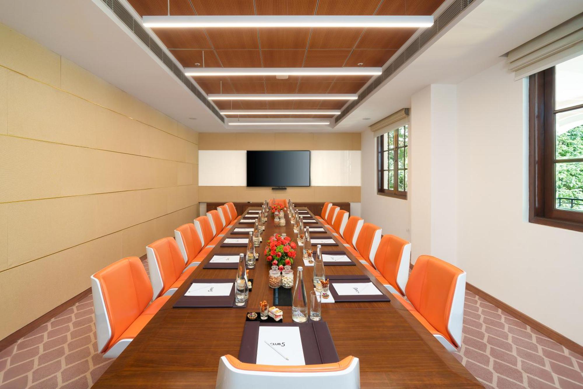 Dlf Club 5 Hotel