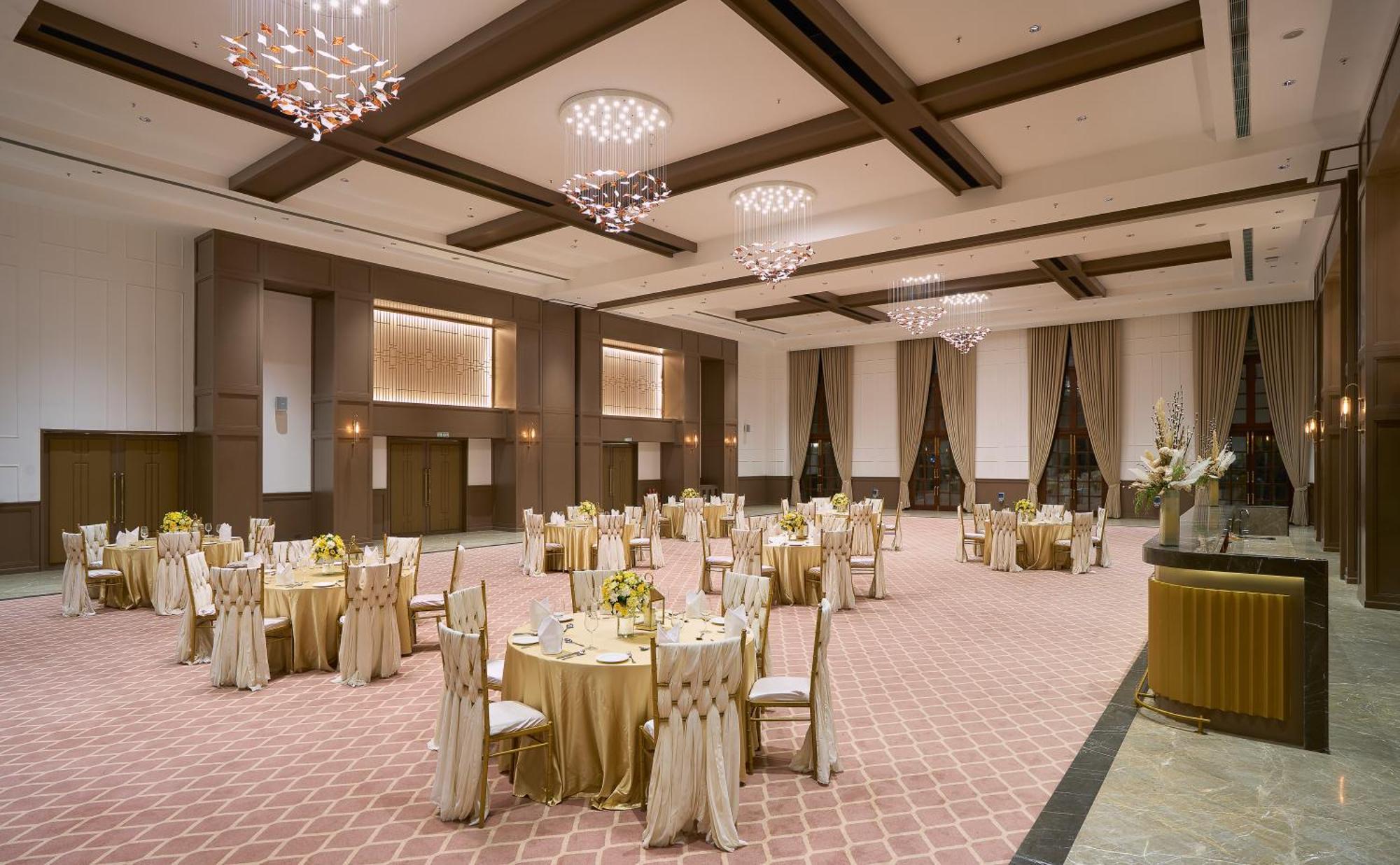 Hotel Dlf Club 5