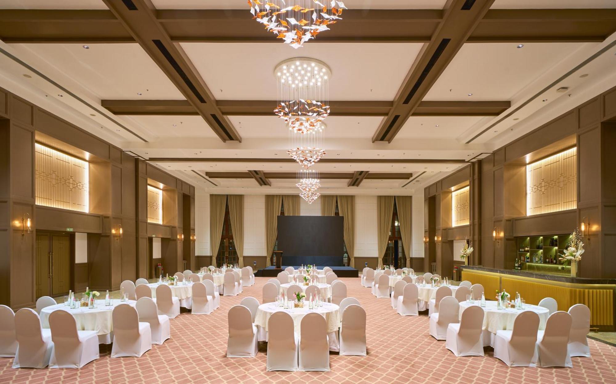 Dlf Club 5 Hotel Gurgaon