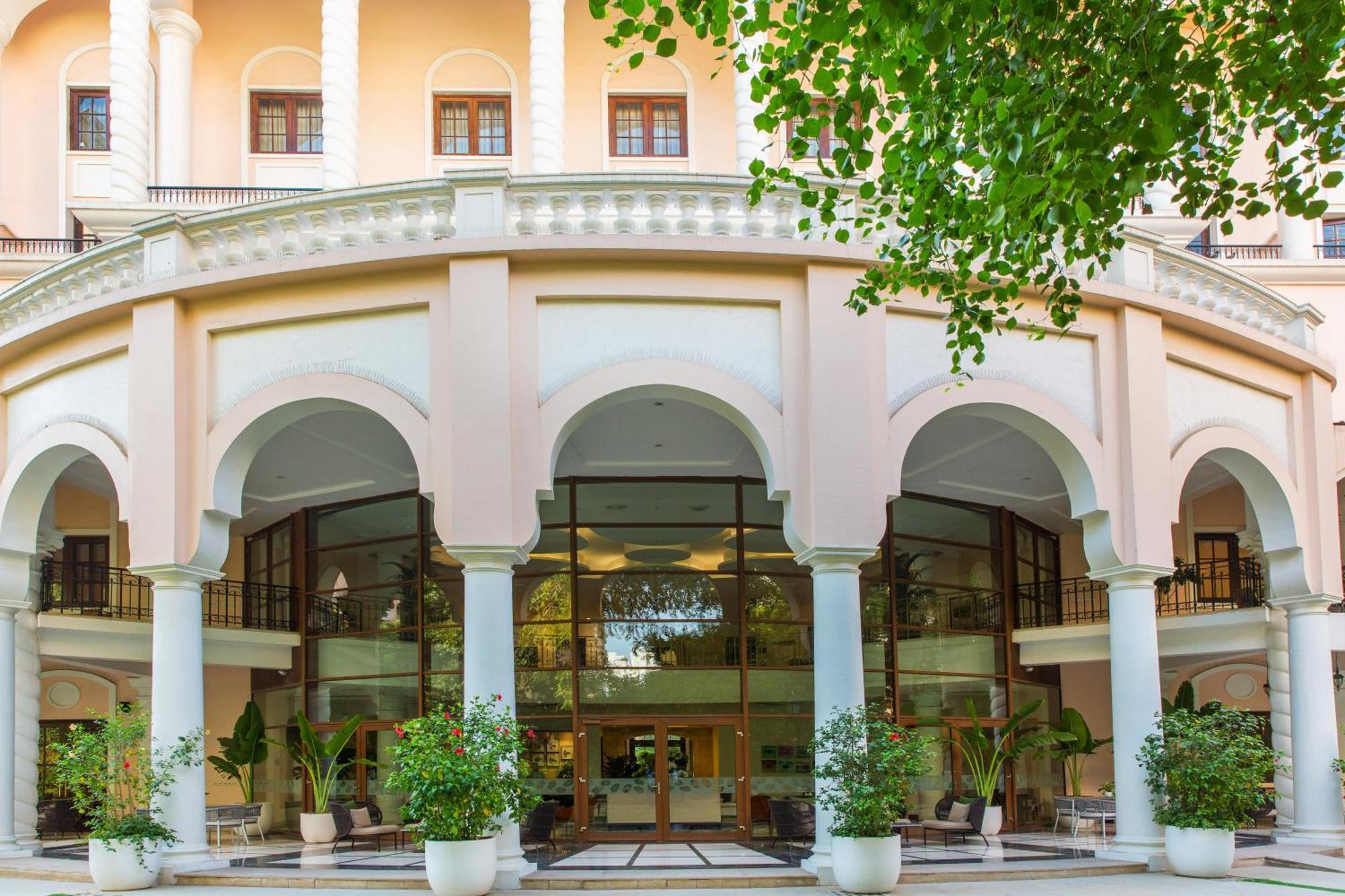 Dlf Club 5 4*