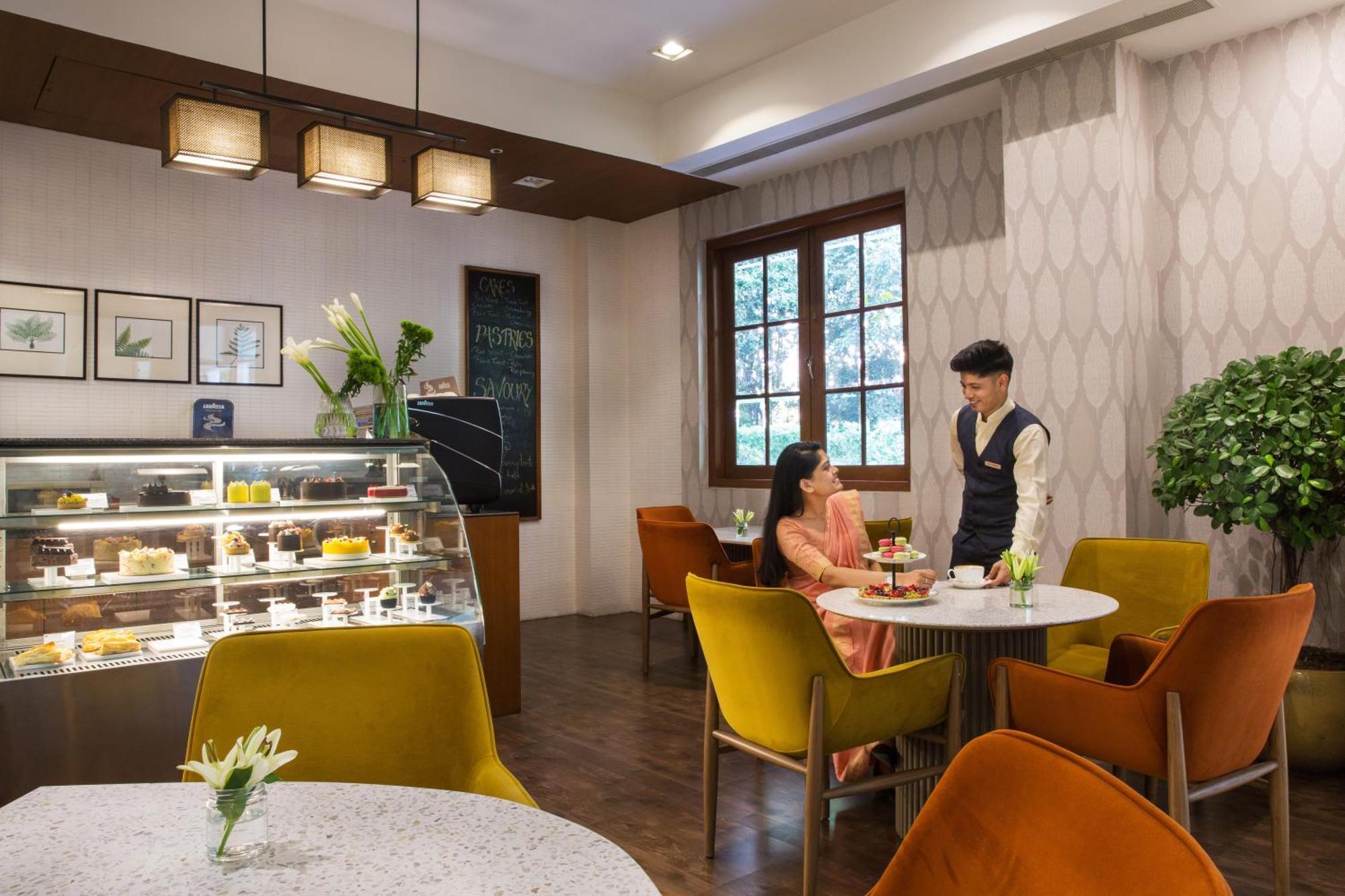 Dlf Club 5 Hotel