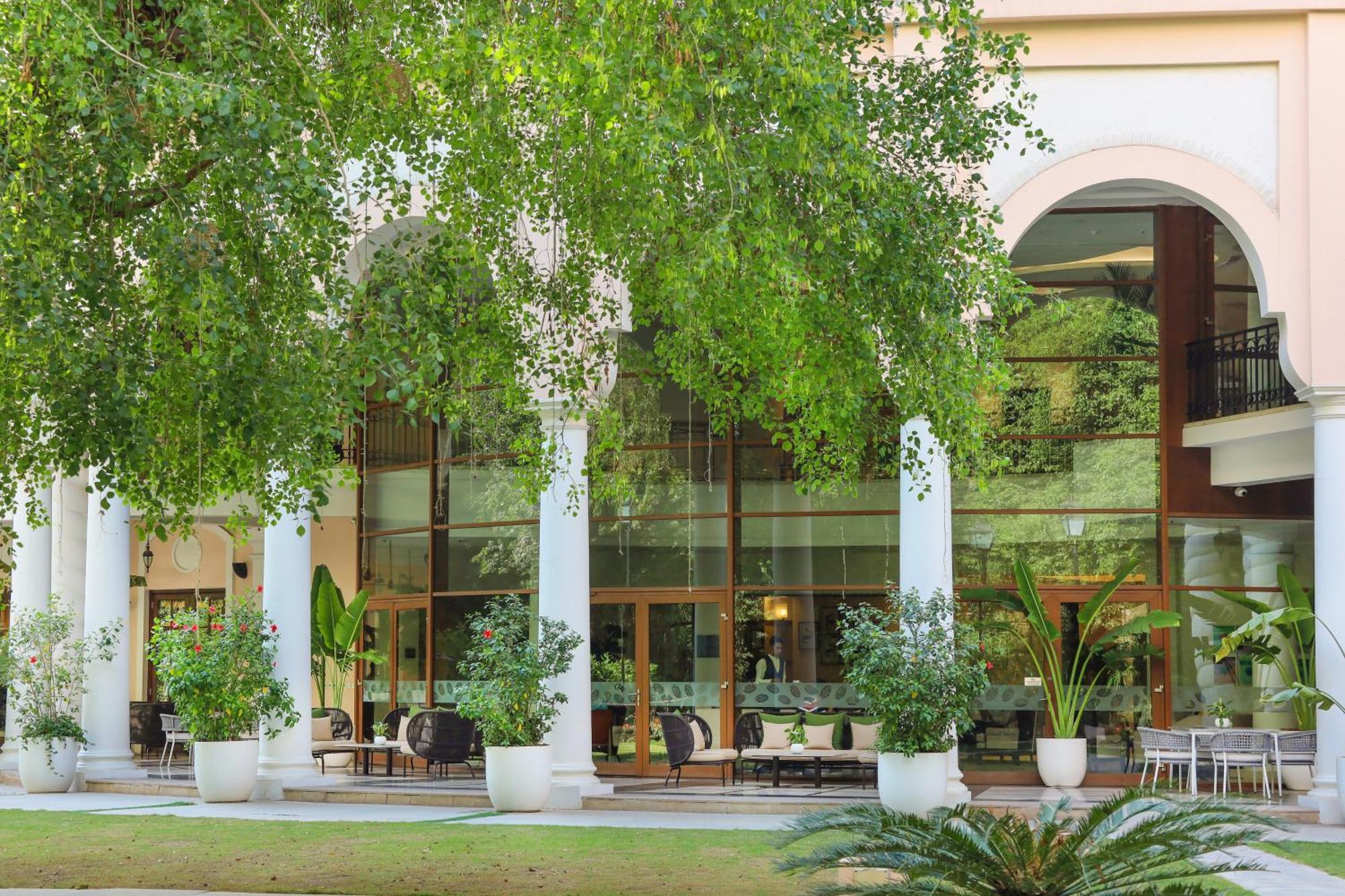 Hotel Dlf Club 5